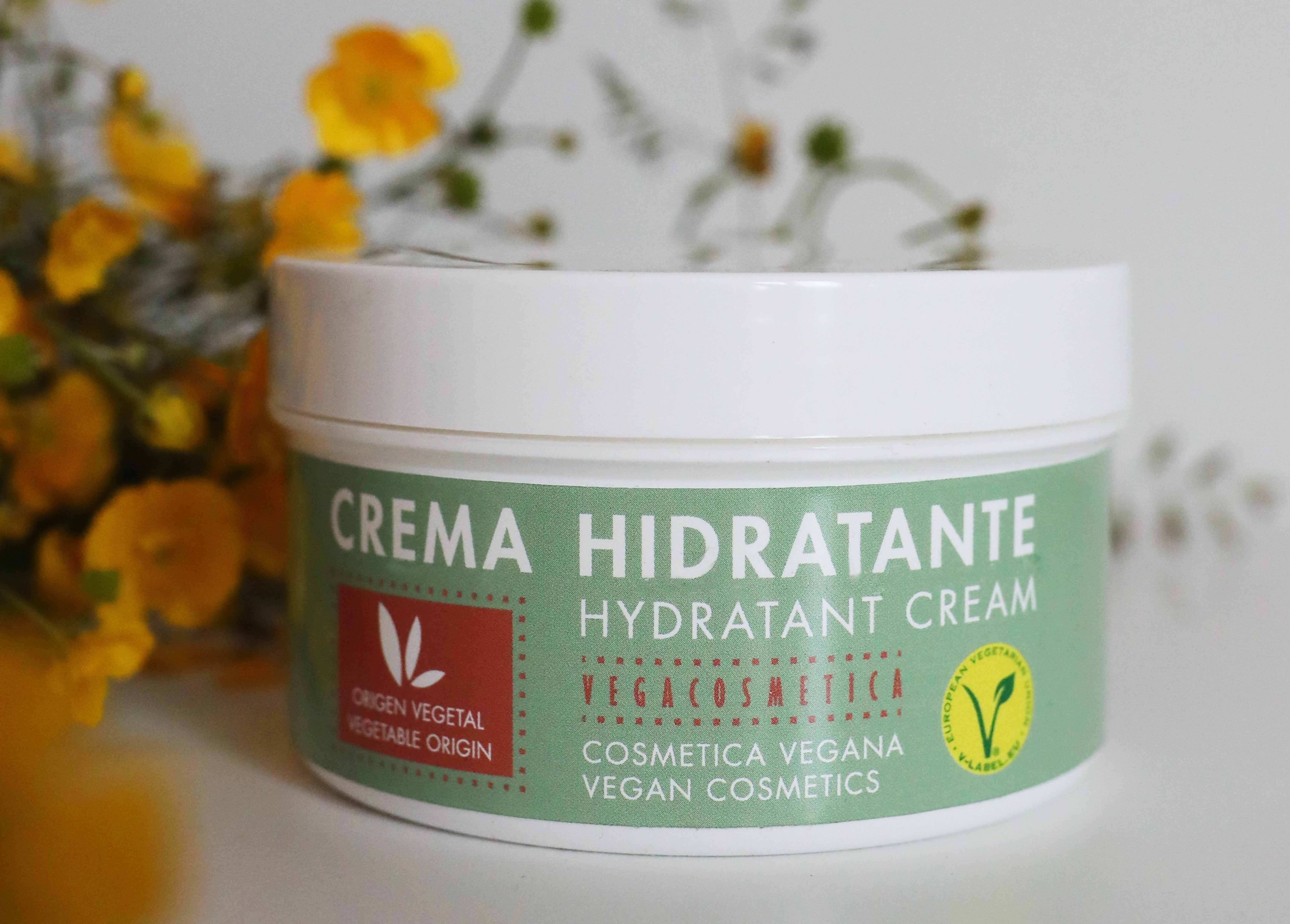 Gel, champú y crema hidratante de Vega Cosmética