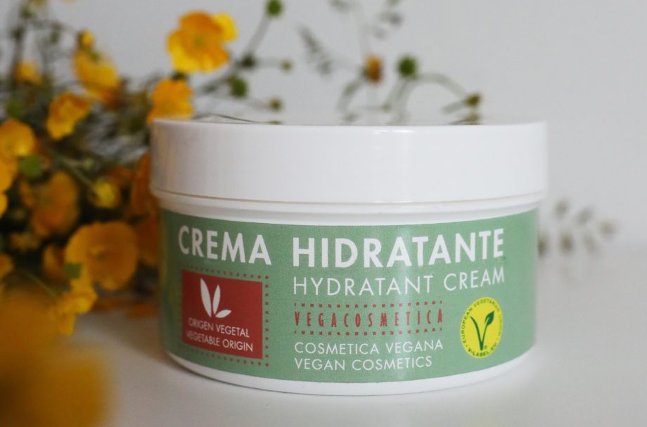 Gel, champú y crema hidratante de Vega Cosmética
